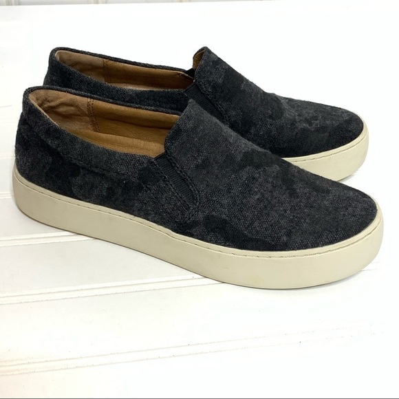 Frye Lena Camo Slip On Sneakers size 6.5 ~620 - Picture 3 of 16